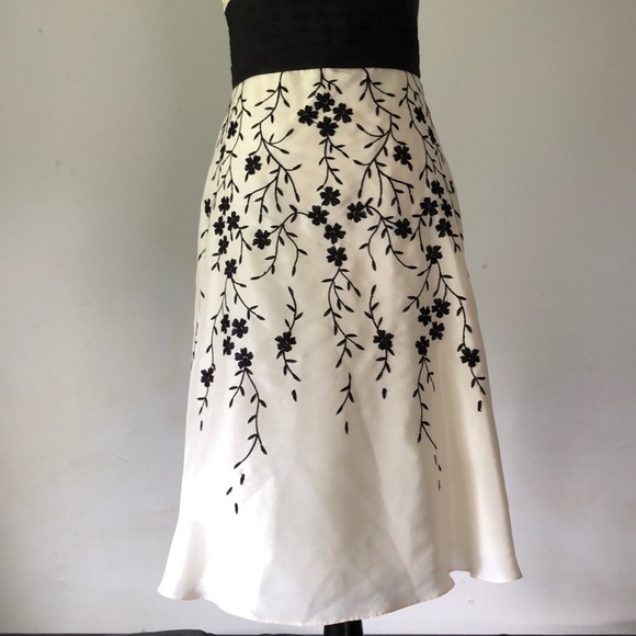 White House Black Market Floral Strapless Dress - Picture 3 of 10